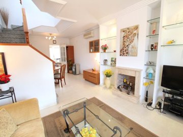 49165exceptionallyspacioustownhousewithaninte