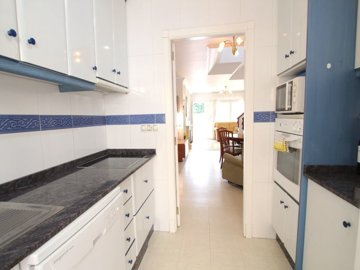 49165exceptionallyspacioustownhousewithaninte