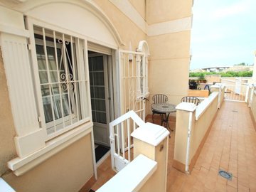 49165exceptionallyspacioustownhousewithaninte