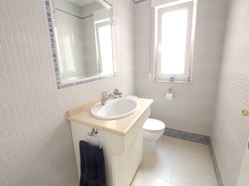 49165exceptionallyspacioustownhousewithaninte