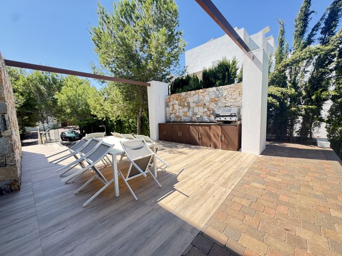 Image No.3-4 Bed Villa for sale