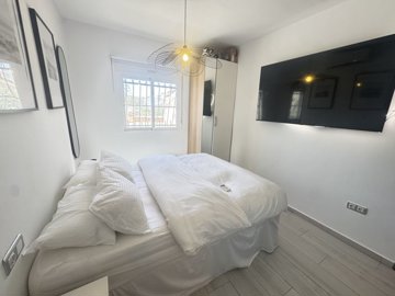 49167villawithpoolinbluelagoon111025092100img
