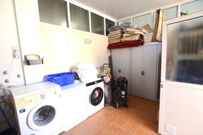 49173stylish3bedsemidetachedvillawalkingdista