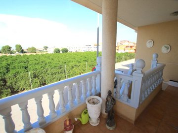 49172spaciouscornertownhouseinlospalaciosform