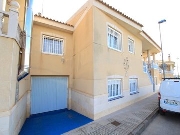 49172spaciouscornertownhouseinlospalaciosform