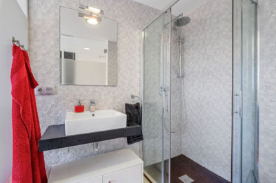 49178brightandmodernpenthousewithlargeprivate