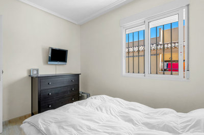 49180wellmaintainedapartmentwithprivateroofte