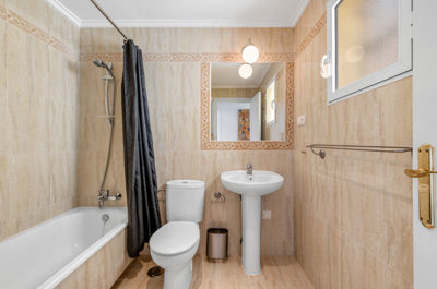49180wellmaintainedapartmentwithprivateroofte