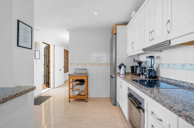 49180wellmaintainedapartmentwithprivateroofte