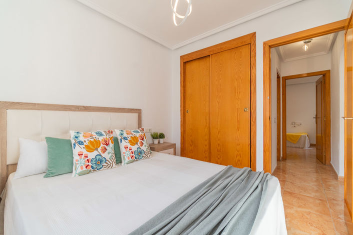 Image No.17-2 Bed Townhouse for sale