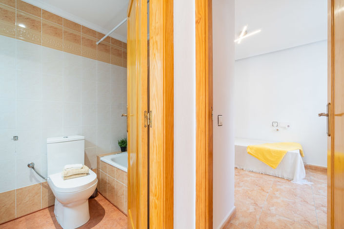 Image No.18-2 Bed Townhouse for sale