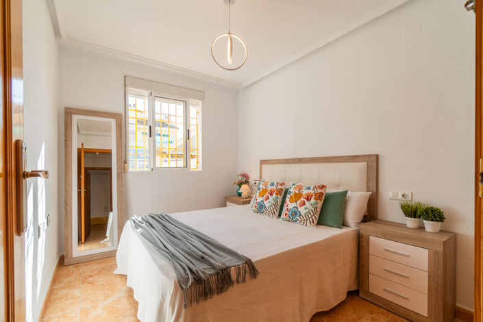 Image No.6-2 Bed Townhouse for sale