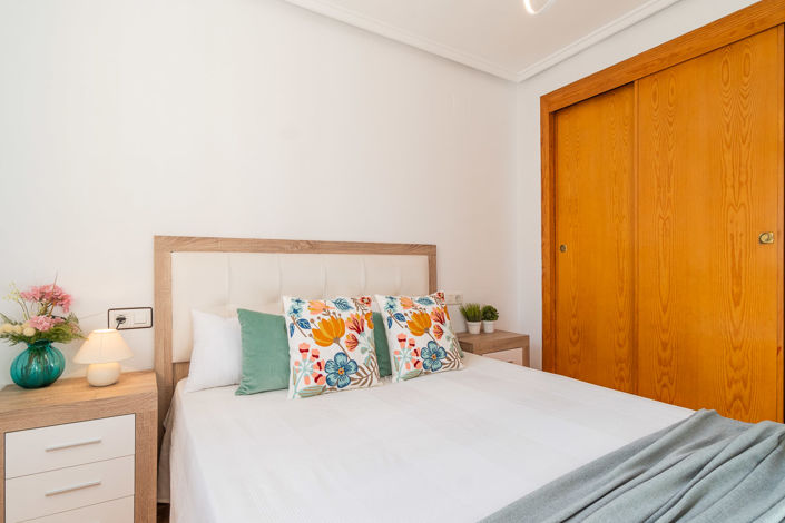 Image No.7-2 Bed Townhouse for sale