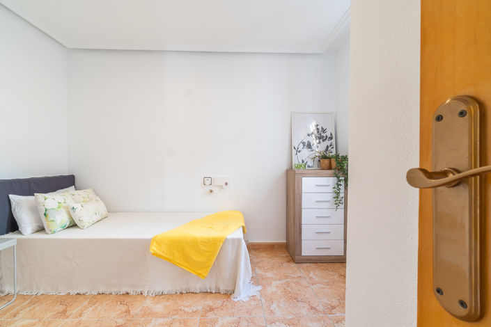 Image No.8-2 Bed Townhouse for sale