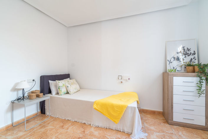 Image No.9-2 Bed Townhouse for sale