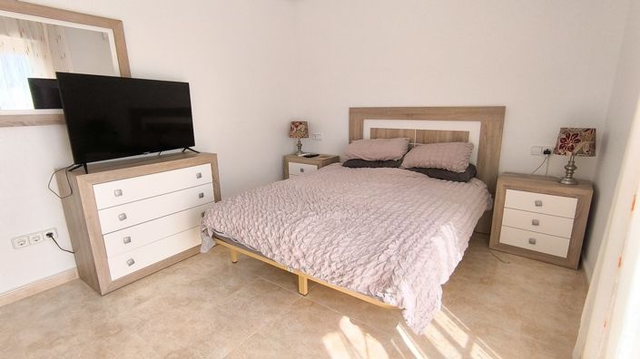 Image No.12-3 Bed Townhouse for sale