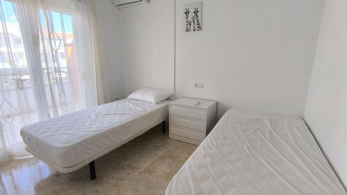 Image No.14-3 Bed Townhouse for sale