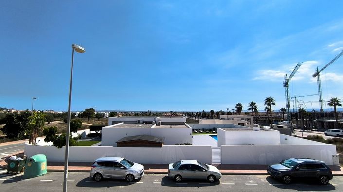 Image No.20-3 Bed Townhouse for sale