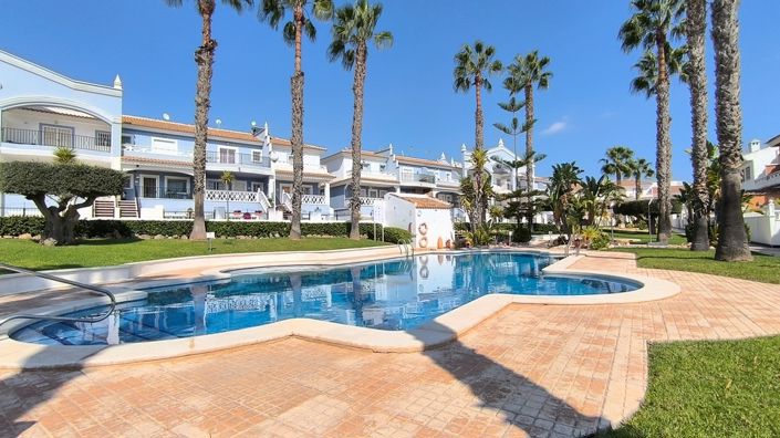 Image No.26-3 Bed Townhouse for sale