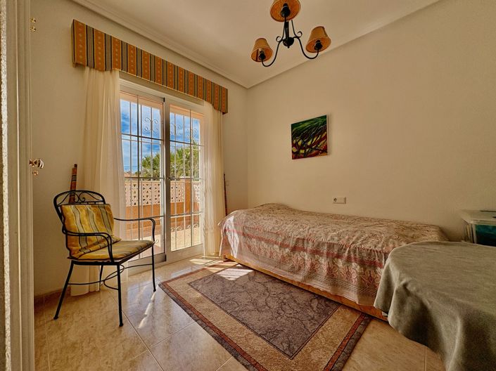 Image No.11-3 Bed Townhouse for sale