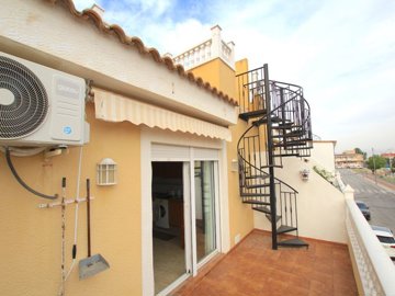 49229charming2bedroomapartmentwithaprivateroo