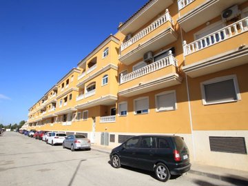 49231roomy2bedroomaticoapartmentinavillageset