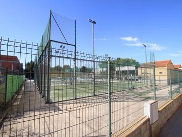 49231roomy2bedroomaticoapartmentinavillageset