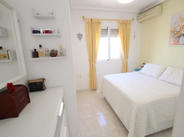 Image No.16-2 Bed Townhouse for sale