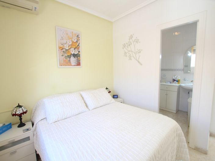 Image No.18-2 Bed Townhouse for sale