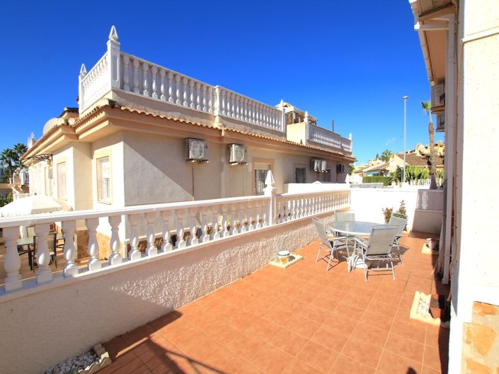 Image No.8-2 Bed Townhouse for sale