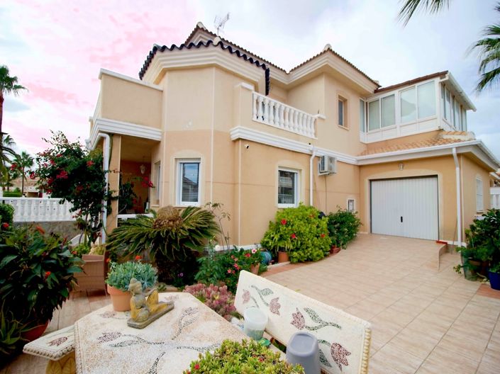 Image No.1-2 Bed Villa for sale