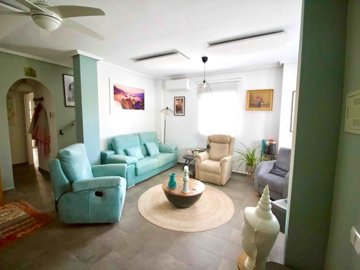 49240roomy23bedsemidetachedvillaindonapepa271