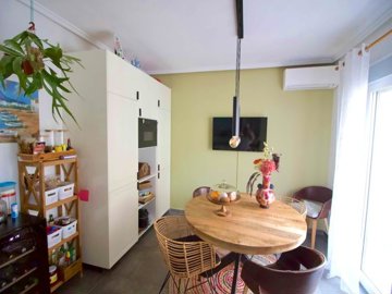 49240roomy23bedsemidetachedvillaindonapepa271