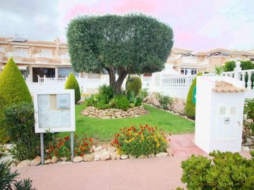 49240roomy23bedsemidetachedvillaindonapepa271