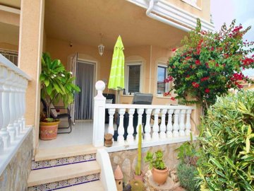 49240roomy23bedsemidetachedvillaindonapepa271