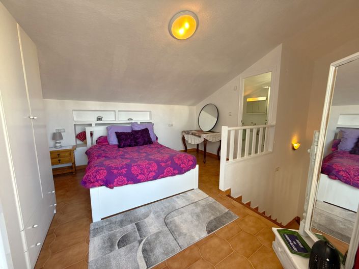 Image No.18-3 Bed Townhouse for sale