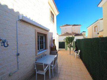 49241beautifullypresentedthreebedroomdetached