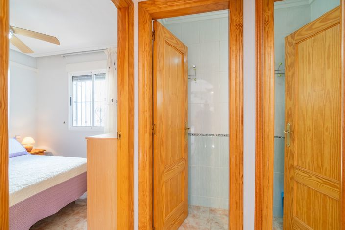 Image No.16-2 Bed Townhouse for sale