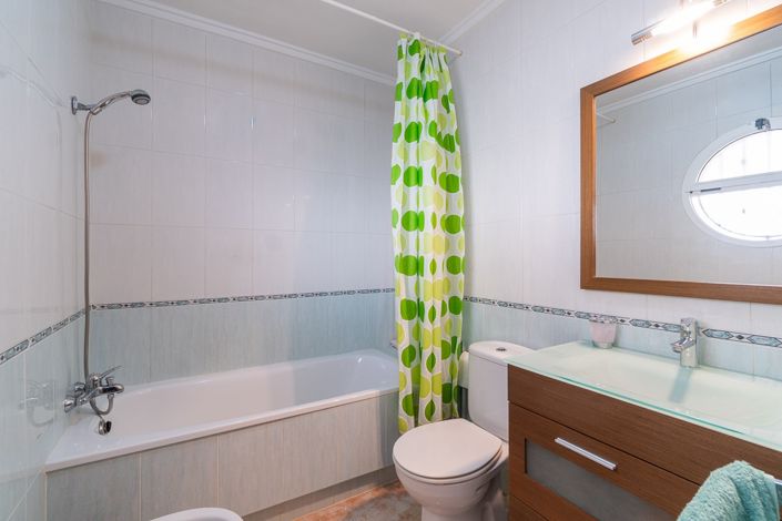 Image No.18-2 Bed Townhouse for sale