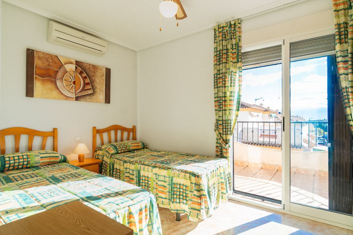 Image No.25-2 Bed Townhouse for sale