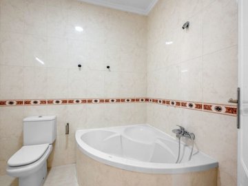49243spacioustopfloorapartmentindonapepa02122
