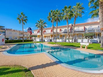 49243spacioustopfloorapartmentindonapepa02122