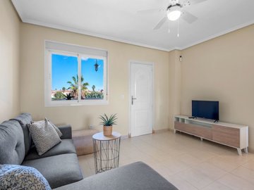 49243spacioustopfloorapartmentindonapepa02122