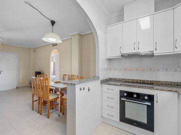 49243spacioustopfloorapartmentindonapepa02122