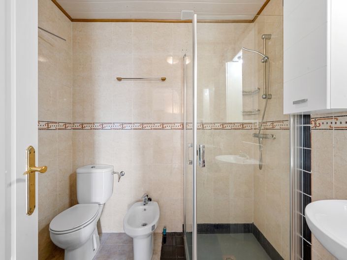 Image No.20-2 Bed Townhouse for sale