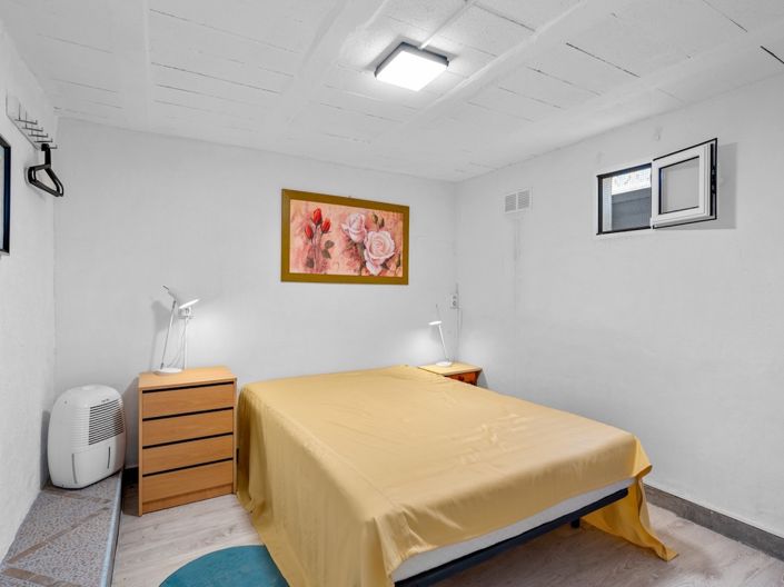 Image No.25-2 Bed Townhouse for sale