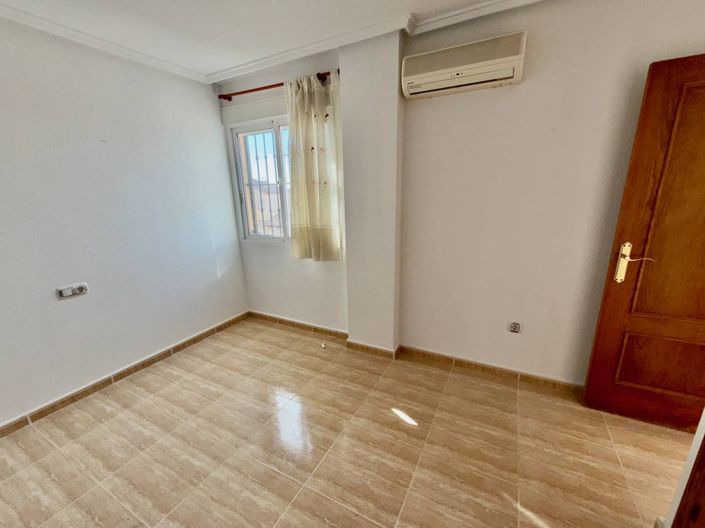 Image No.16-3 Bed Townhouse for sale