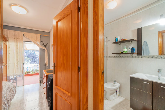 Image No.20-2 Bed Townhouse for sale