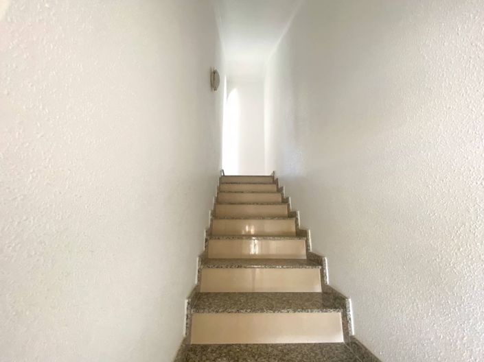 Image No.14-3 Bed Townhouse for sale