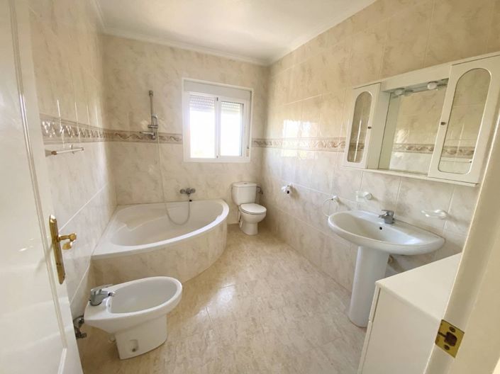 Image No.15-3 Bed Townhouse for sale